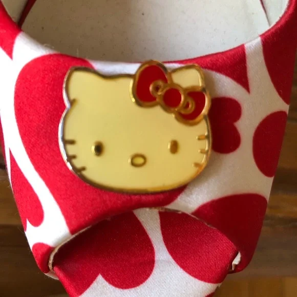 Hello Kitty Heels - Picture 2 of 12